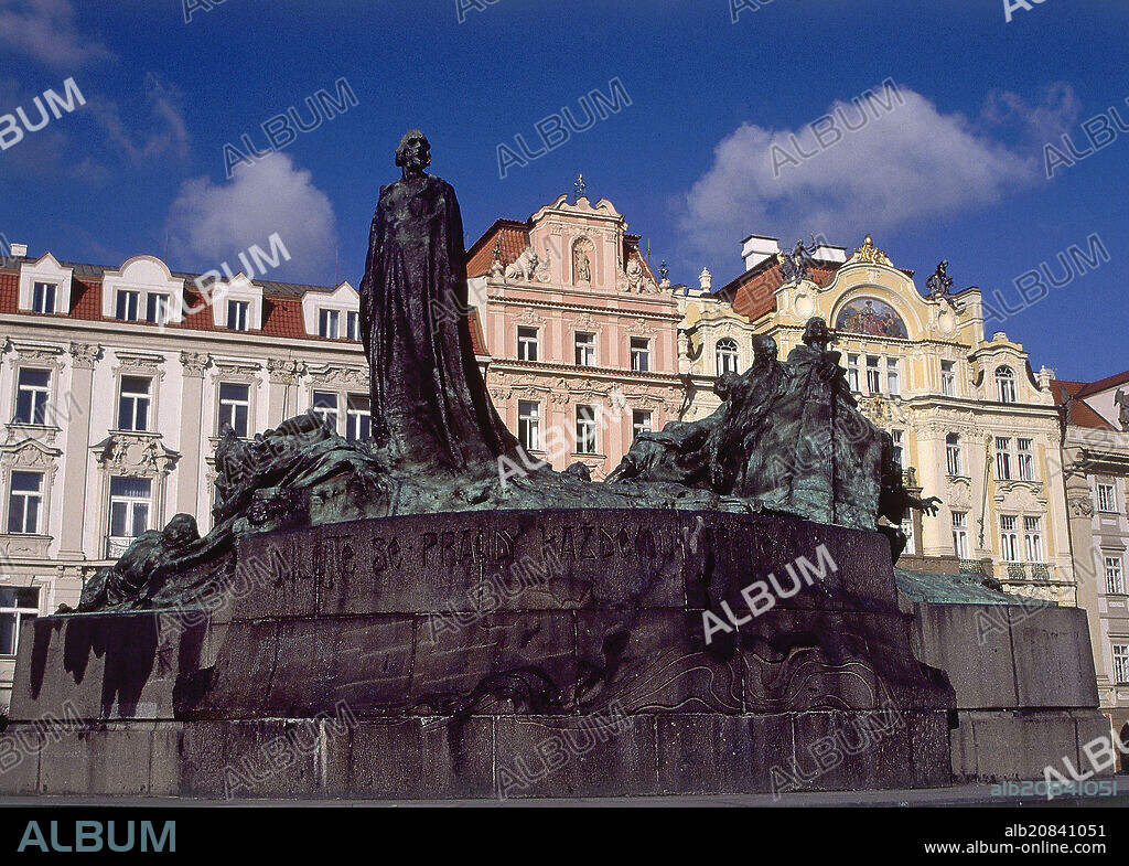 ESCULTURA DE JAN HUS PRECURSOR DE LA REFORMA PROTESTANTE - ESCULTURA ART NOUVEAU - 1915.