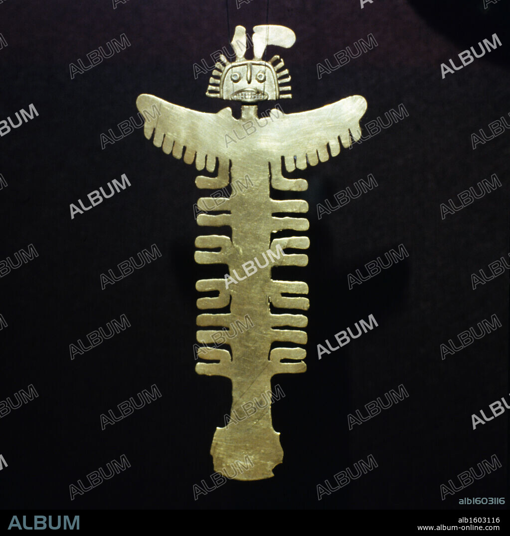Golden artifact from Tolima Culture, Colombia, Bogota, Museo del Oro, Pre-Columbian Art.