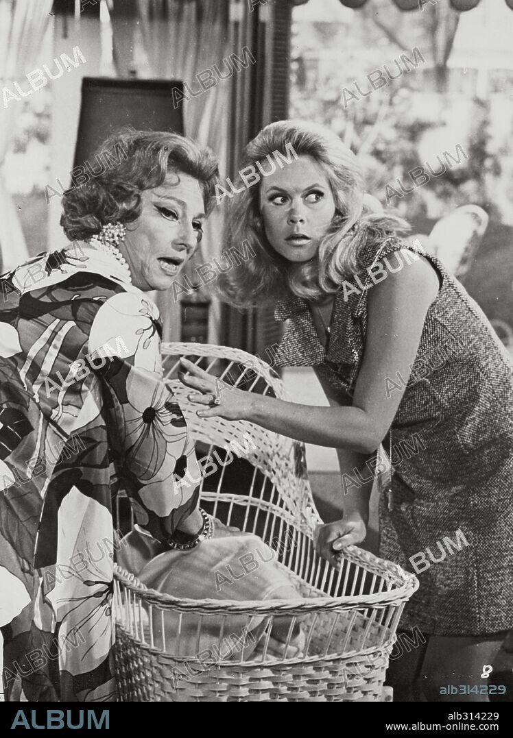 AGNES MOOREHEAD and ELIZABETH MONTGOMERY in BEWITCHED, 1964, directed by IDA LUPINO, RICHARD MICHAELS and WILLIAM ASHER. Copyright COLUMBIA PICTURES.