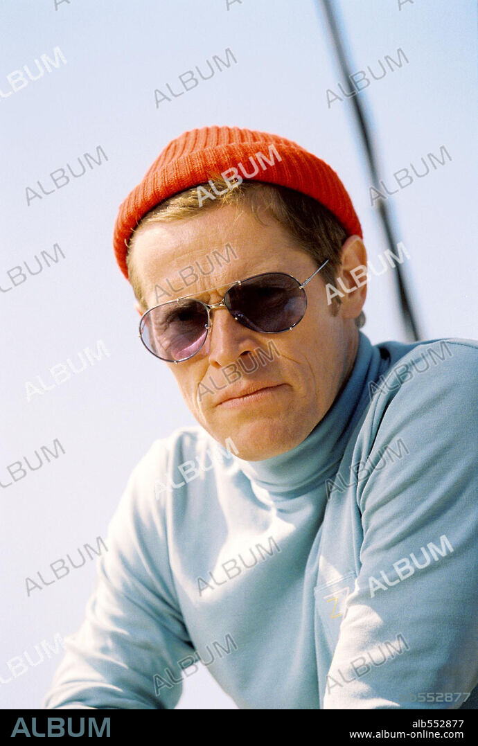 WILLEM DAFOE in THE LIFE AQUATIC WITH STEVE ZISSOU, 2004, directed by WES ANDERSON. Copyright TOUCHSTONE PICTURES.