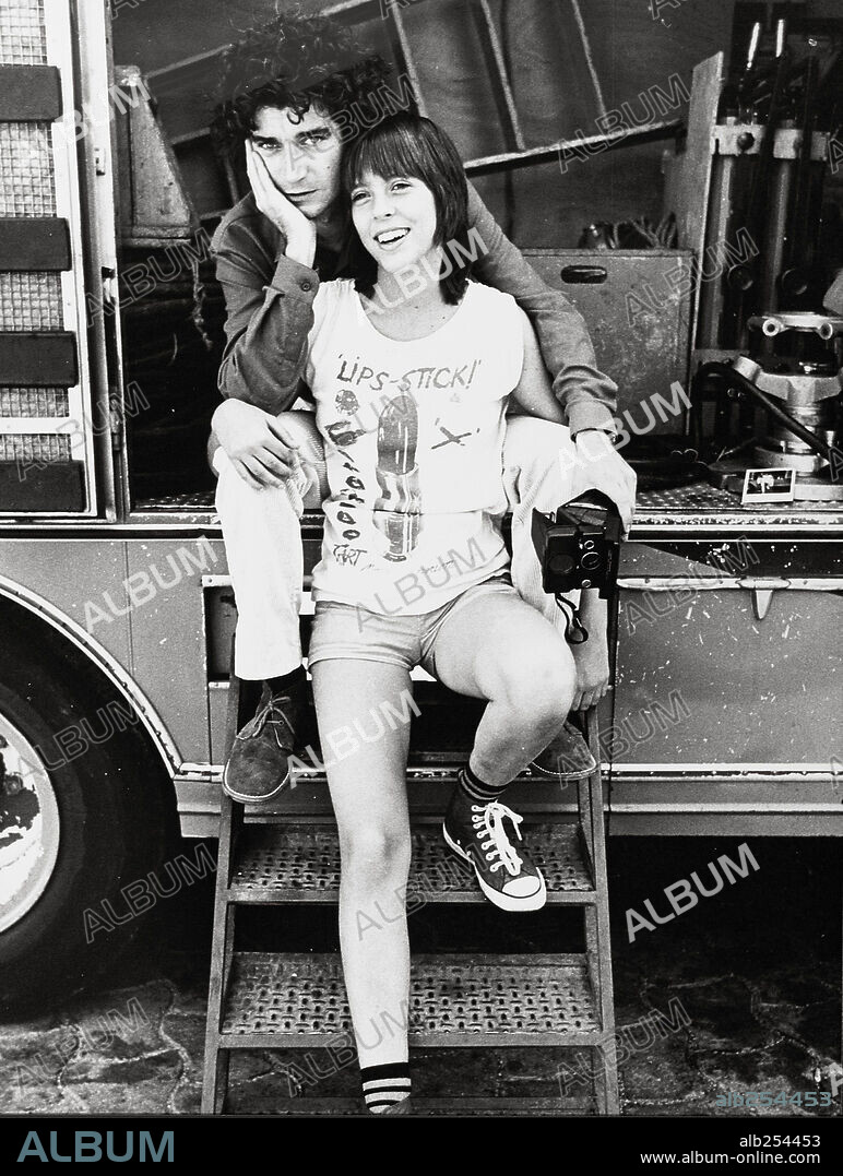 MERCEDES RESINO y OSCAR LADOIRE en A CONTRATIEMPO, 1982, dirigida por OSCAR LADOIRE. Copyright OPERA FILMS, SA.