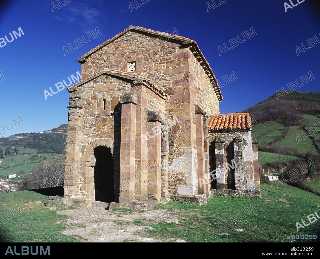 Santa Cristina de Lena, s.IX, provincia de Asturias. Vista general.