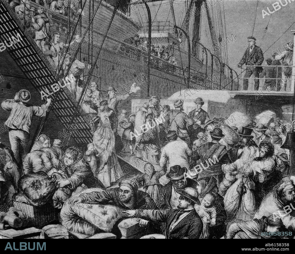 EMIGRANTES POBRES SUBIENDO A UN BARCO PARA AMERICA.