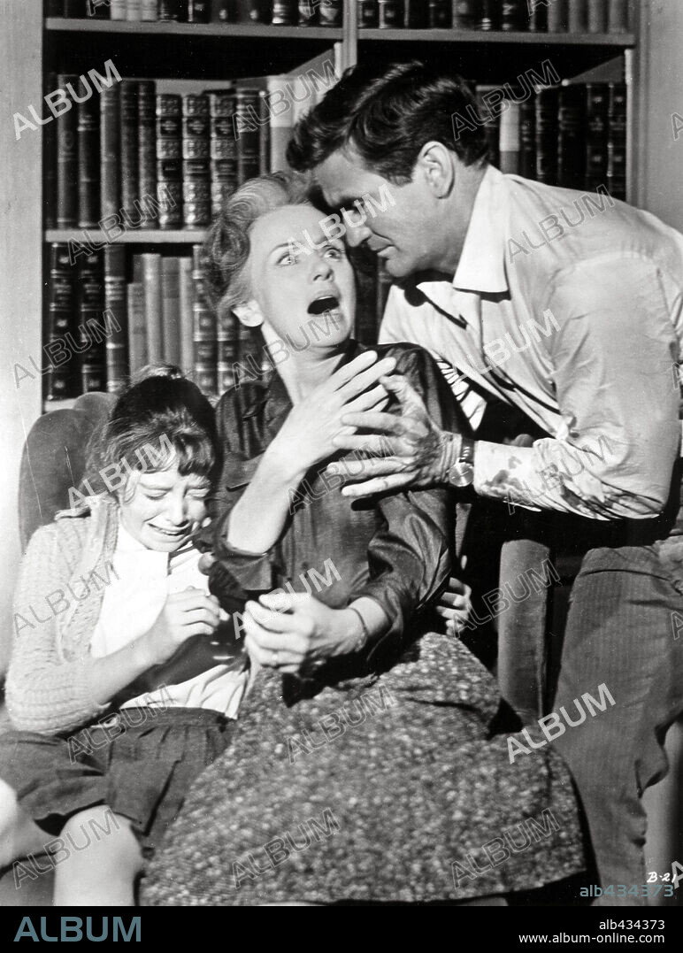 JESSICA TANDY y ROD TAYLOR en LOS PÁJAROS, 1963 (THE BIRDS), dirigida por ALFRED HITCHCOCK. Copyright Alfred J. Hitchcock Productions.