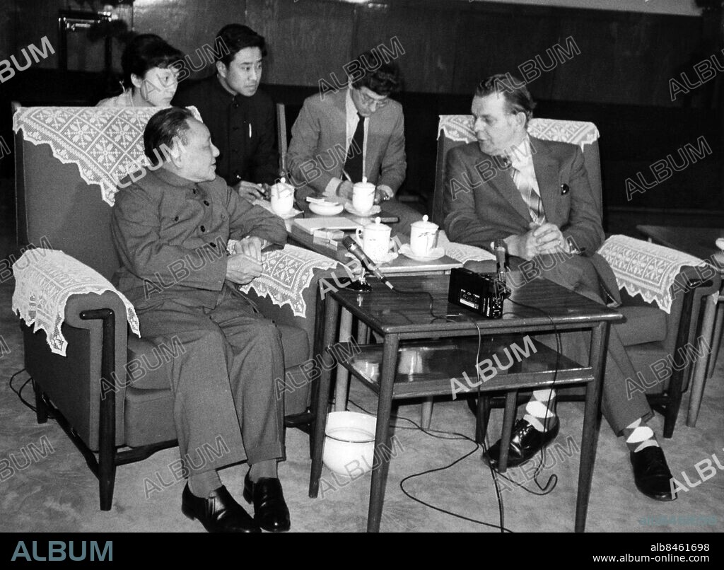 ARKIV 1981-04-12. Statsminister Thorbjörn Fälldin (th) träffar Kinas ledare Deng Xiaoping (tv) under sitt besök i Kina. Fälldin blev i april 1981 den förste svenske statsministern att besöka Kina.. Foto: SvD / SCANPIX / Kod: 11014.
