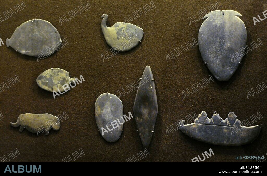 ARTE EGIPCIO. EGIPTO. Paletas cosméticas de maquillaje. Conjunto de paletas para la molienda de distintos pigmentos. Pizarra. The State Hermitage Museum. San Petersburgo. Rusia.