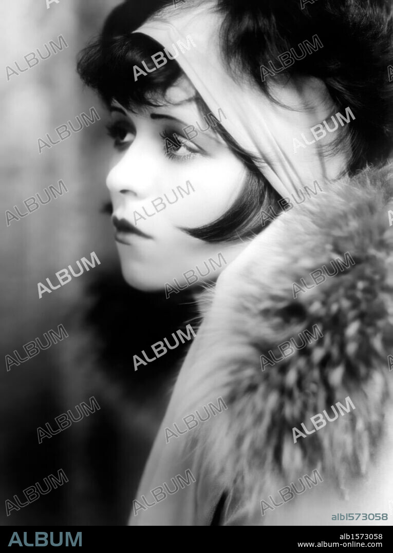 CLARA BOW.  1926