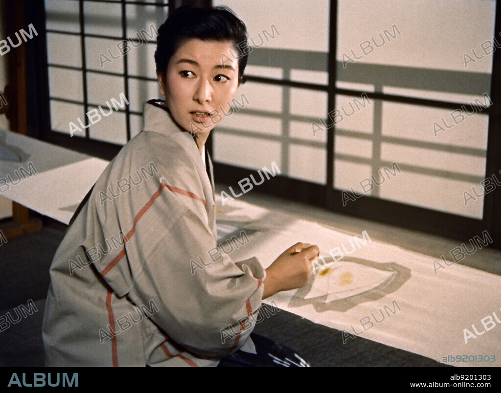FUJIKO YAMAMOTO in NIGHT RIVER, 1956 (YORU NO KAWA), directed by KOZABURO YOSHIMURA. Copyright Daiei Kyoto.