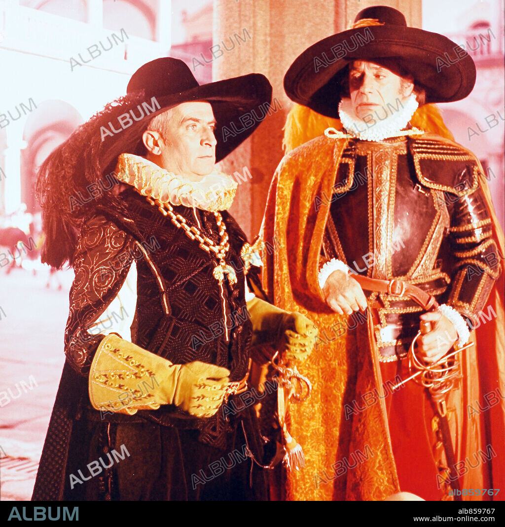 LOUIS DE FUNES y YVES MONTAND en DELIRIOS DE GRANDEZA, 1971 (LA FOLIE DES GRANDEURS), dirigida por GERARD OURY. Copyright GAUMONT.