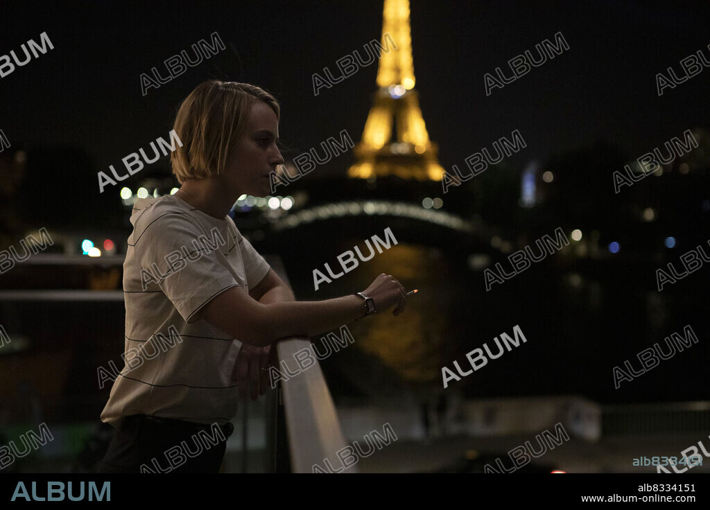 LOU DE LAAGE in BLACK BOX, 2021 (BOITE NOIRE), directed by YANN GOZLAN. Copyright 2425 Films / France 2 Cinema.