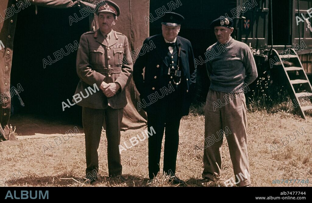 LORD ALANBROOKE, WINSTON CHURCHIL Y MONTGOMERY EN NORMANDIA EL DIA 12 DE JUNIO DE 1944.