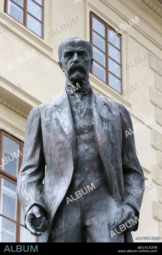 OTAKAR ?PANIEL. Tomás Garrigue Masaryk (Hodonín, Moravia, 7 de marzo de 1850-14 de septiembre de 1937),. Fundador de la República de Checoslovaquia. De madre checa y padre eslovaco. Monumento conmemorativo. Ciudad Pequeña (Malá Strana). Praga. República Checa. Europa.