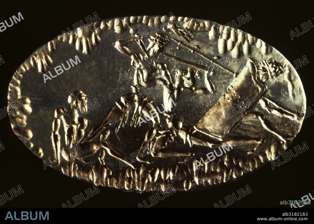 Anillo-sello en oro. Procedente de la Tumba Real IV de Micenas (siglo XVI a. C.). Representación del combate entre cuatro hombres, dos de ellos en el centro luchando cuerpo a cuerpo con espadas. Museo Arqueológico Nacional. Atenas. Grecia.