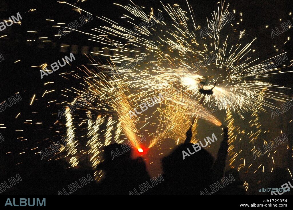 FIESTA MAYOR. Se celebra en el mes de junio. "DIABLOS". SANT CUGAT DEL VALLES. Comarca del Vallès Occidental. Provincia de Barcelona. Cataluña.