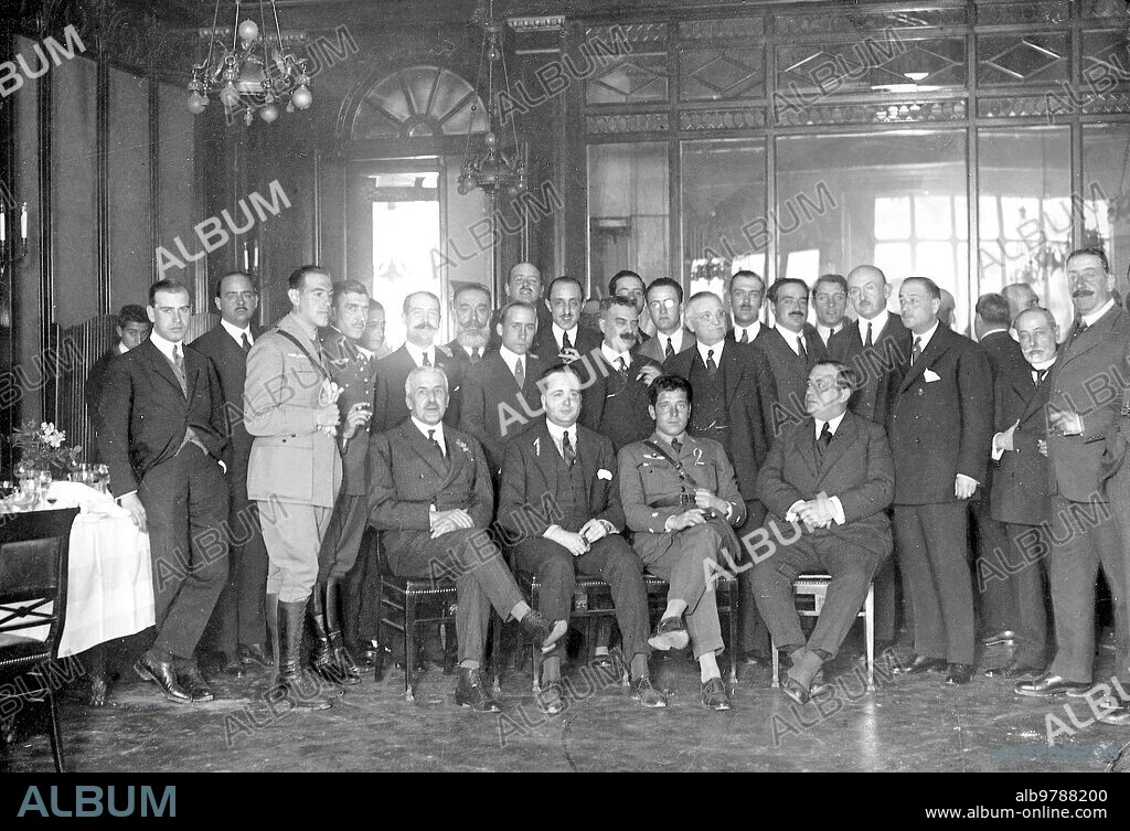 February 7, 1923. Madrid. At The "Restaurant" Tournier. The engineer Don Juan de la Cierva y Codorniu (1) inventor of the Auto-gyro and the aviator Captain D. Alejandro Gómez Spencer (2) pilot of the device at the banquet with which they were entertained yesterday.