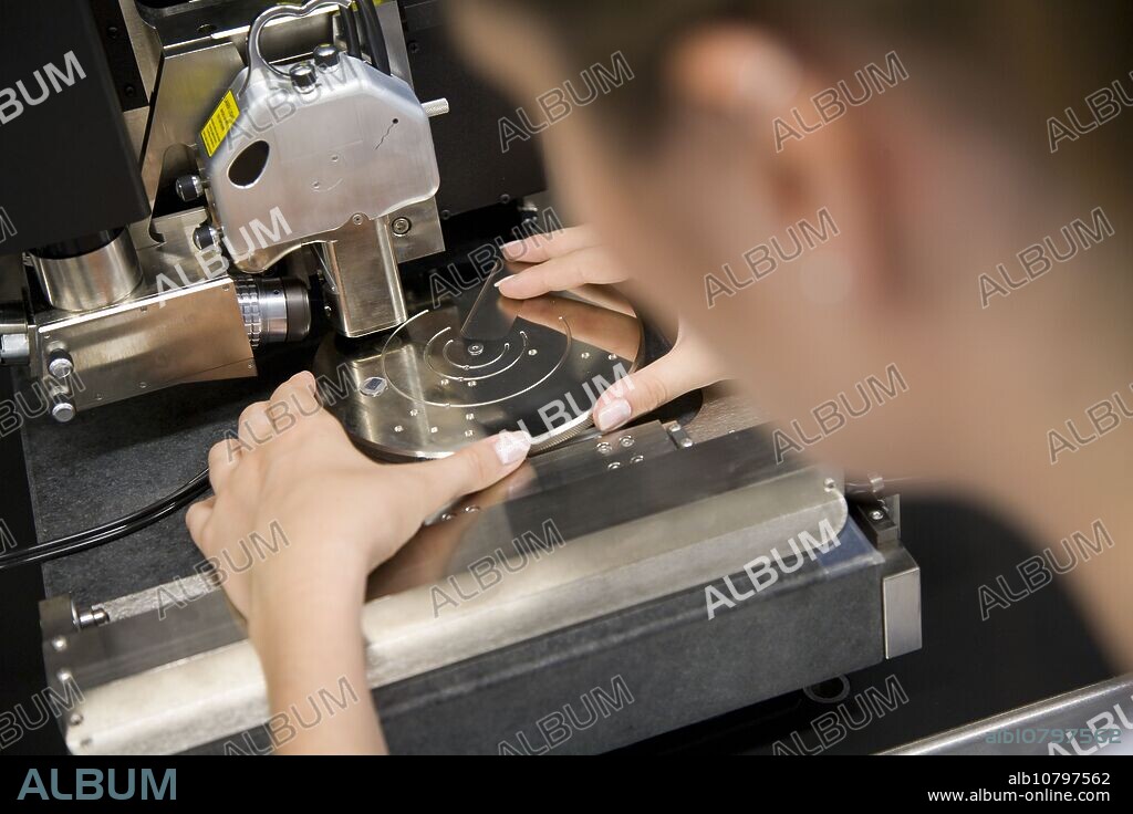 Polytechnic School, University of the Basque Country, Donostia, Gipuzkoa, Basque Country. Digital Instruments Veeco Dimension 3100, Atomic Force Microscope.