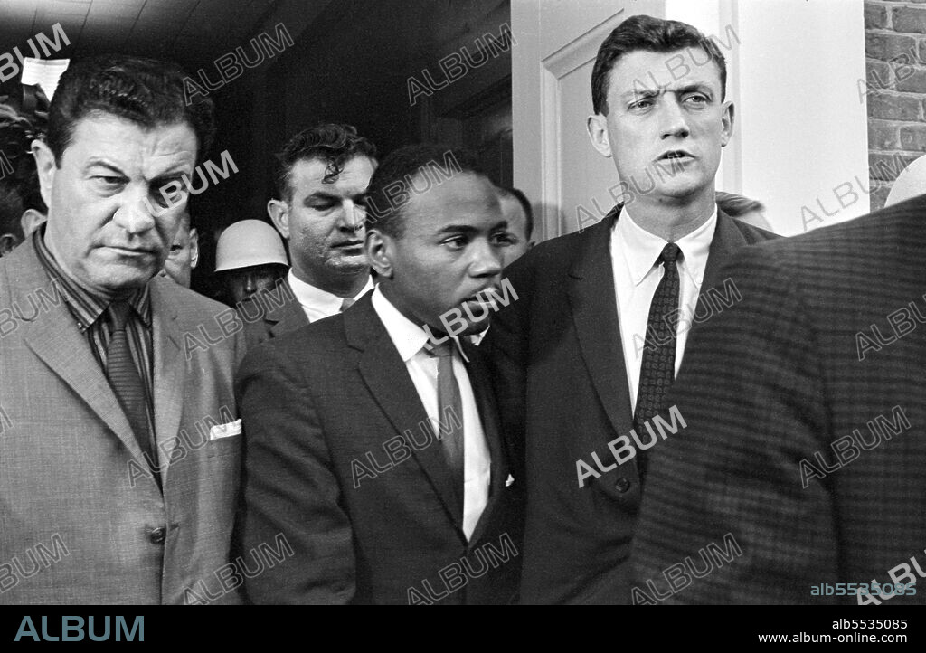 James Meredith, first African-American student admitted to University of Mississippi, walking to class accompanied by U.S. Marshals, Oxford, Mississippi, USA, Marion S. Trikosko, U.S. News & World Report Magazine Photograph Collection, October 1, 1962.