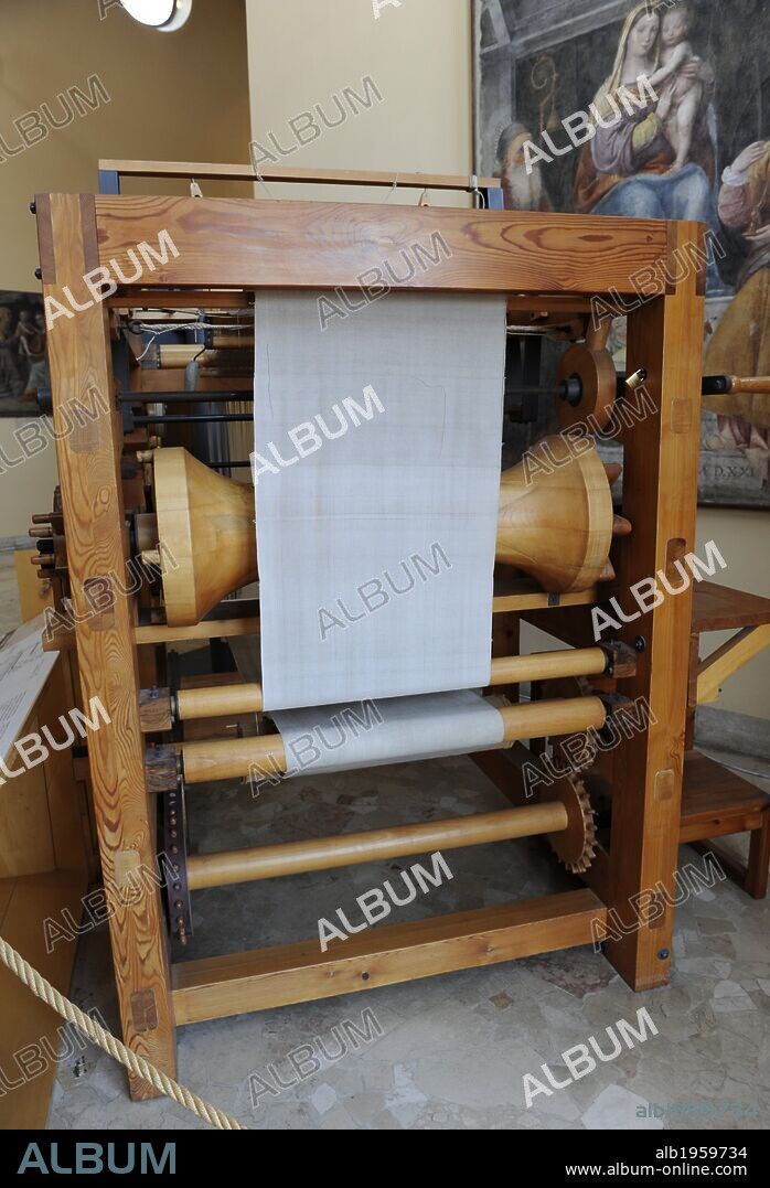Tecnología Renacimiento. Artilúgio proyectado y diseñado por Leonardo Da Vinci (S. XV). Maqueta de un TELAR MECANICO. Leonardo hizo muchos estudios relacionados con maquinarias de hilado y tejido. Se dibuja un telar automático en el que todos los movimientos para la creación de una pieza de tela son suministrados por un solo eje movido por una manivela. 1495-1496. Museo Nacional de la Ciencia y Tecnología Leonardo Da Vinci. Milán. Italia.