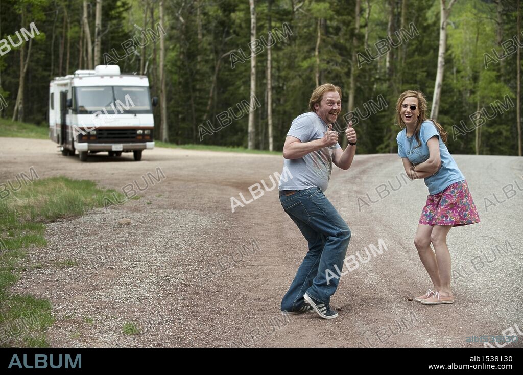 KRISTEN WIIG et SIMON PEGG dans PAUL, 2011, réalisé par GREG MOTTOLA. Copyright UNIVERSAL PICTURES.