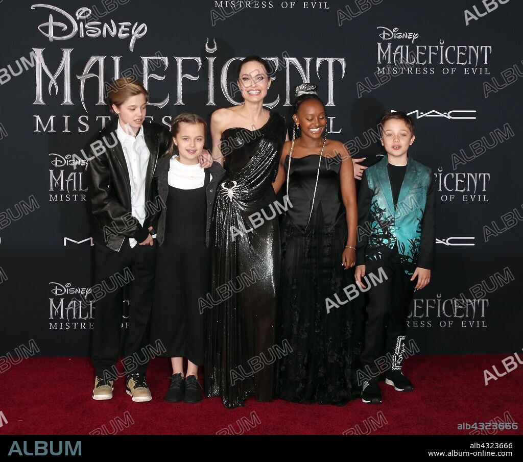 ANGELINA JOLIE, PAX JOLIE-PITT, SHILOH NOUVEL JOLIE-PITT, VIVIENNE MARCHELINE JOLIE-PITT et ZAHARA JOLIE-PITT. October 2, 2019, La, United States of America: (L-R) Shiloh Nouvel Jolie-Pitt, Vivienne Marcheline Jolie-Pitt, Angelina Jolie, Zahara Marley Jolie-Pitt, and Knox Leon Jolie-Pitt arriving at the World Premiere Of Disney's â€œMaleficent: Mistress Of Evil'' at the El Capitan Theatre on September 30, 2019 in Los Angeles, California. 02/10/2019