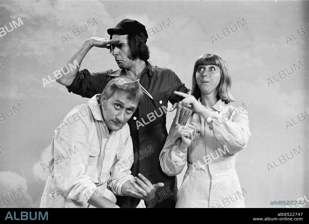 1969-07-14.. Fickteatern spelar pjäsen Stad och land. Från vänster ses skådespelarna Leif Sundberg, Tom Deutgen och Lottie Ejebrant. Foto: Anna Asp / RiR / SVT / Kod: 5600. RiR 19516 sv/v.
