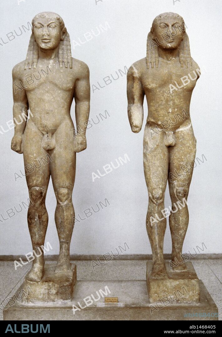 ARTE GRIEGO. EPOCA ARCAICA. "GEMELOS DE ARGOS" (Kleobis y Biton). Kurois datados en 580 a. C. Delfos. Esculturas en mármol que representan a los atletas Cleobis y Biton. Uno de ellos lleva la firma de Polymedes de Argos (610-580 a. C). Museo de Delfos. Provincia de Fócide. Grecia.