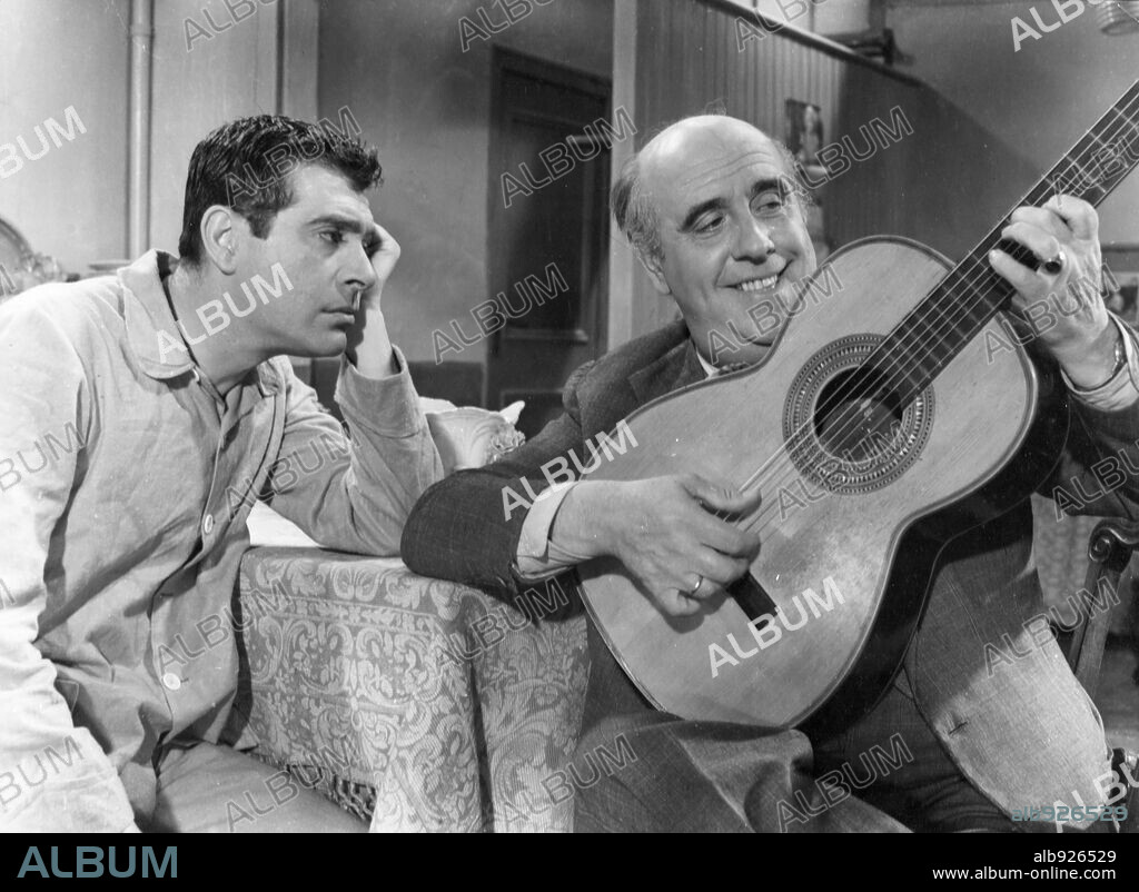 ANTONIO CASAL and MANOLO MORAN in CAMAROTE DE LUJO, 1959, directed by RAFAEL GIL. Copyright ASPA FILMS.