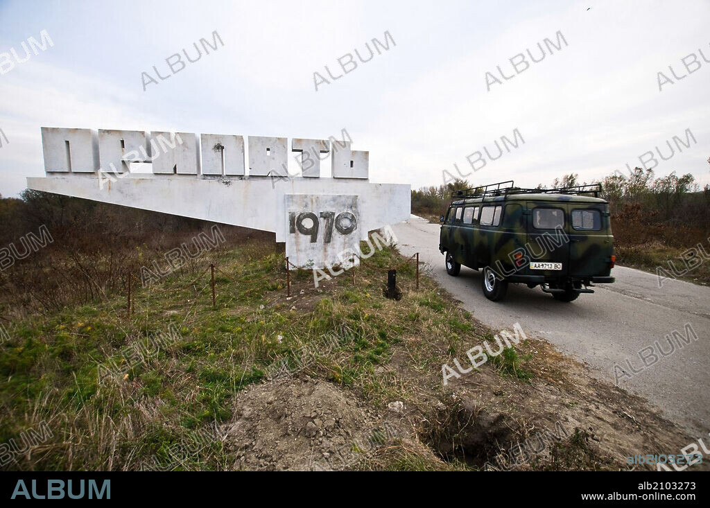 ATRAPADOS EN CHERNOBIL, 2012 (CHERNOBYL DIARIES), dirigida por BRADLEY PARKER. Copyright ALCON ENTERTAIMENT.