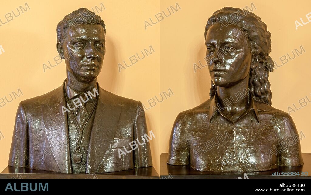 MIGUEL GARCÍA DELGADO. Miguel García Delgado / Bustos de Alberto Jimenez Becerril y de Ascensión García Ortiz, 2007, Escultura (Bronce).