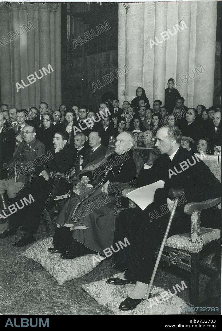 Toledo, 21/04/1935. Inauguración de las reformas efectuas en la capilla del Baptisterio y del cuadro de pintor ruso Serge Rovinksy. Asistieron el ministro de Instrucción Pública Ramón Prieto Bances, el arzobispo primado doctor Isidro Gomá y el alcade de Toledo Justo García García, José Moscardó, entre otras autoridades.