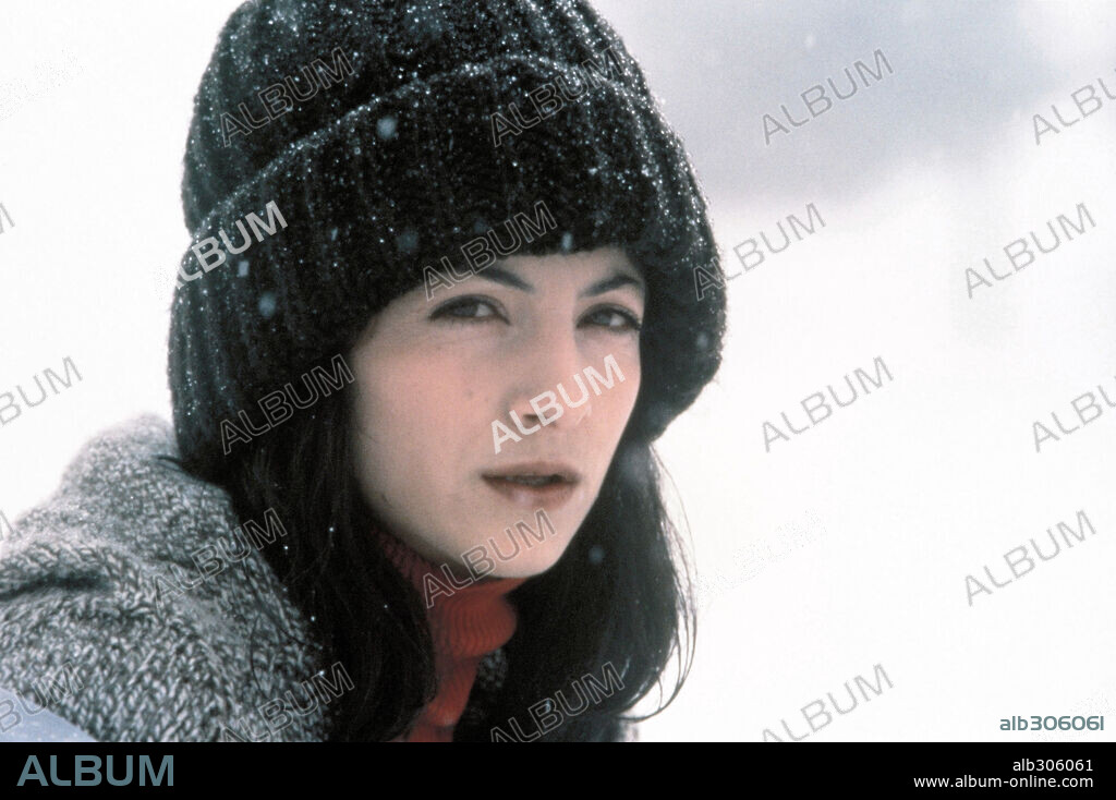 NAJWA NIMRI en LOS AMANTES DEL CIRCULO POLAR, 1998, dirigida por JULIO MEDEM. Copyright ALICIA PRODUCE/BAILANDO CON LA LUNA.