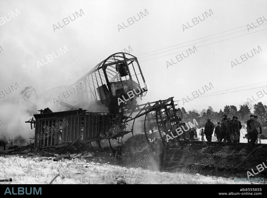 Enköping 1955-01-21. Tågolycka i Enköping. Foto: SvD / TT / kod 12014.