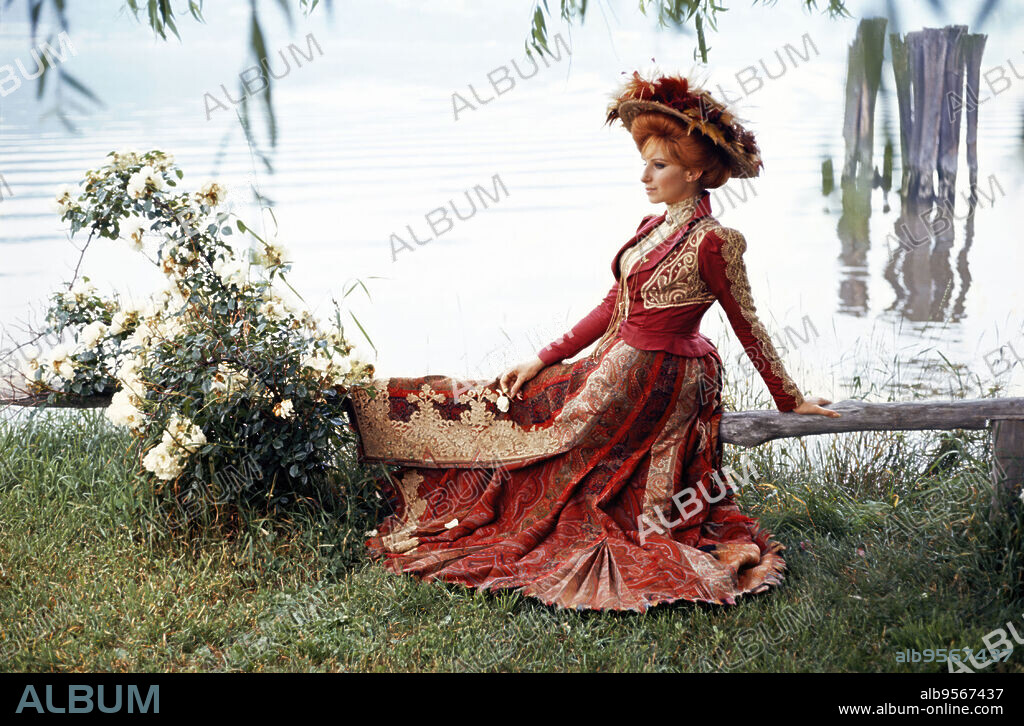 BARBARA STREISAND. BARBRA STREISAND en HELLO, DOLLY!, 1969, dirigida por GENE KELLY. Copyright 20TH CENTURY FOX/CHENAULT PRODS.