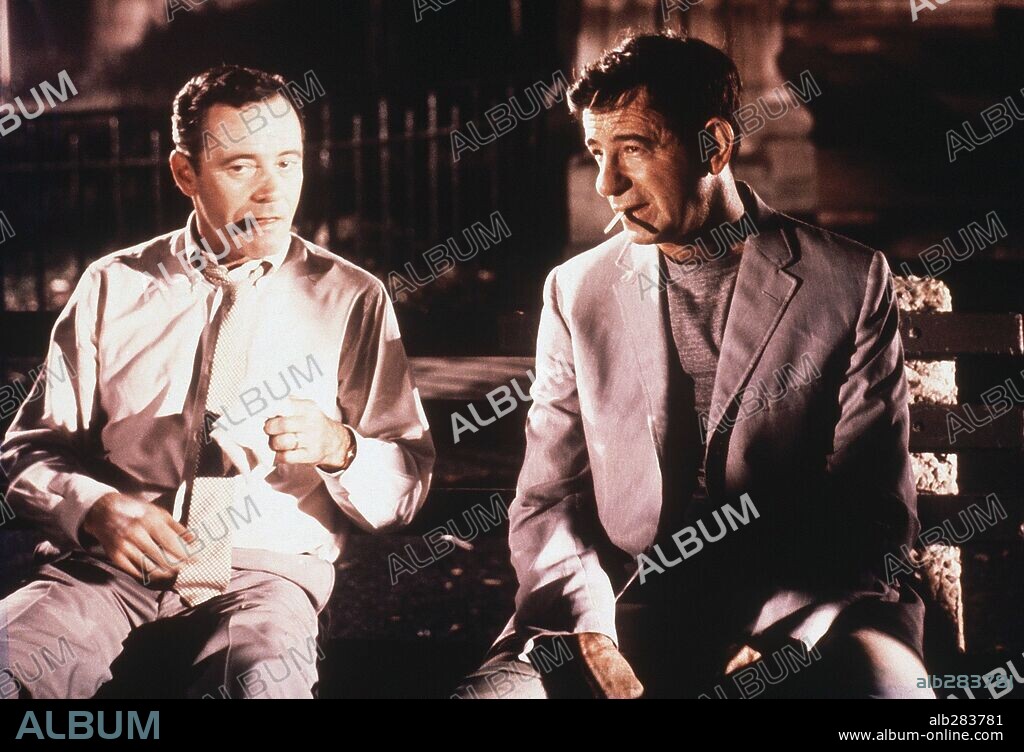 JACK LEMMON y WALTER MATTHAU en LA EXTRAÑA PAREJA, 1968 (THE ODD COUPLE), dirigida por GENE SAKS. Copyright PARAMOUNT PICTURES.
