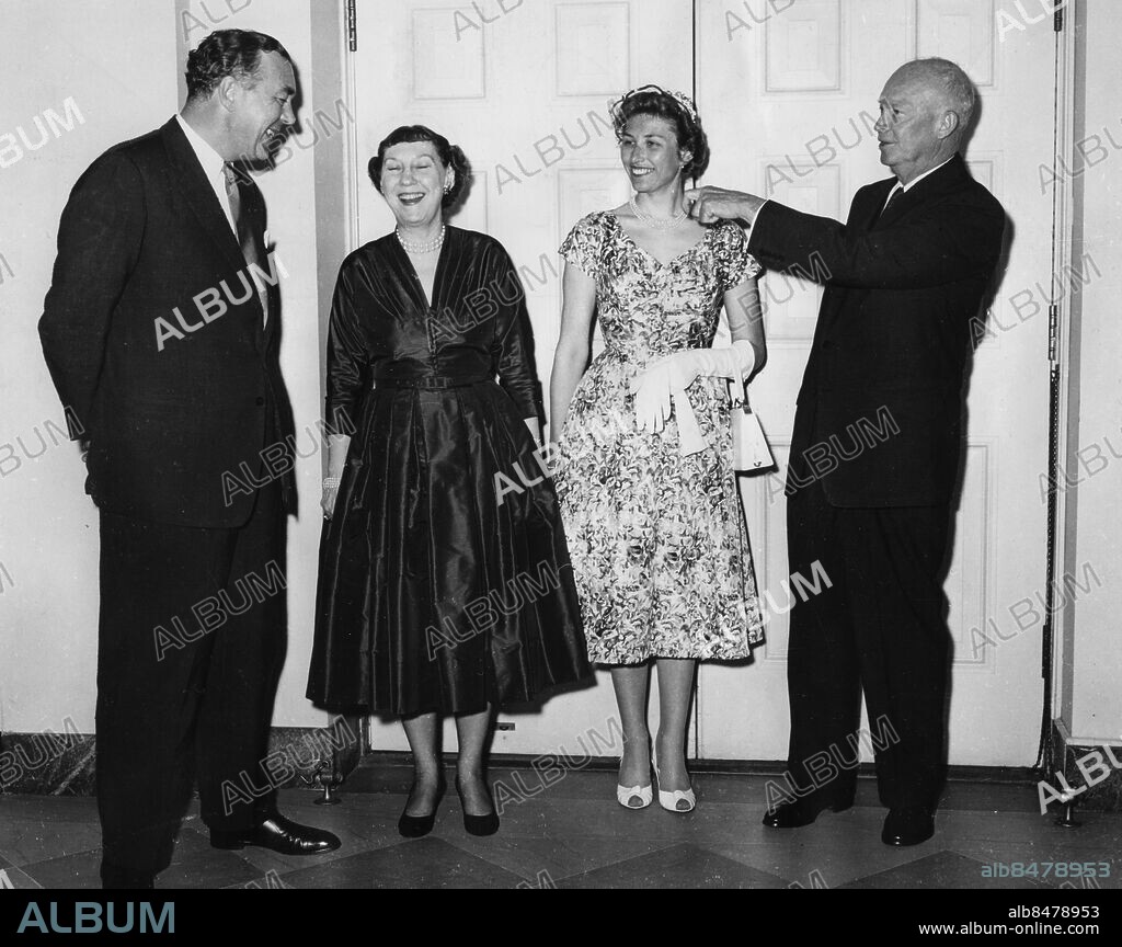 WASHINGTON 195805. Prins Bertil av Sverige och prinsessan Astrid av Norge på lunch hos presidentparet Eisenhower. De var i USA för att fira staten Minnesotas 100-årsjuibleum.. Foto: Svenskt Pressfoto Kod: 20360.