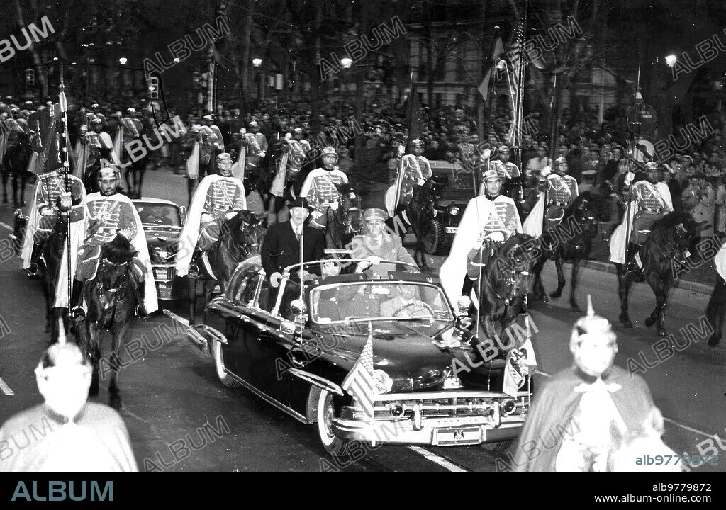 adrid, 12/21/1959. The visit of North American President Dwight D. Eisenhower to Spain was the first by a president of the United States. In the image, the open car in which Eisenhower and Franco traveled through the streets of Madrid.
