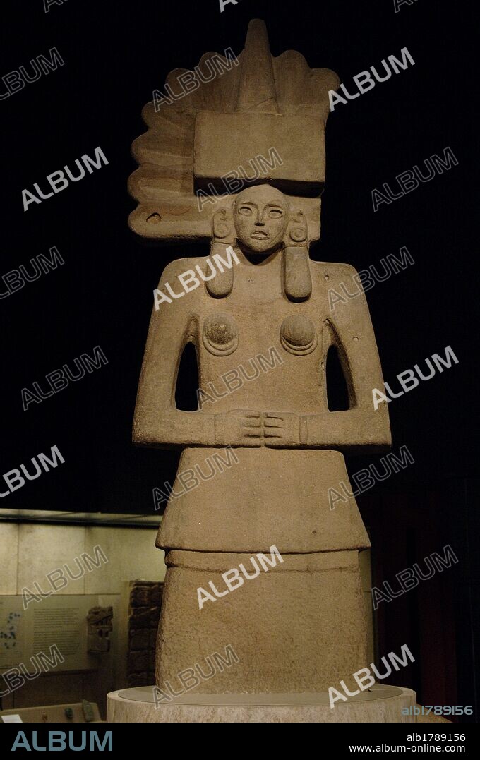 ARTE PRECOLOMBINO. HUASTECA (900-1450). Figura de piedra de la DIOSA TLAZOLTEOTL, diosa méxica de la tierra, el sexo y el nacimiento. Era la diosa que eliminaba del mundo el pecado. Museo Británico. Londres. Inglaterra. Reino Unido.