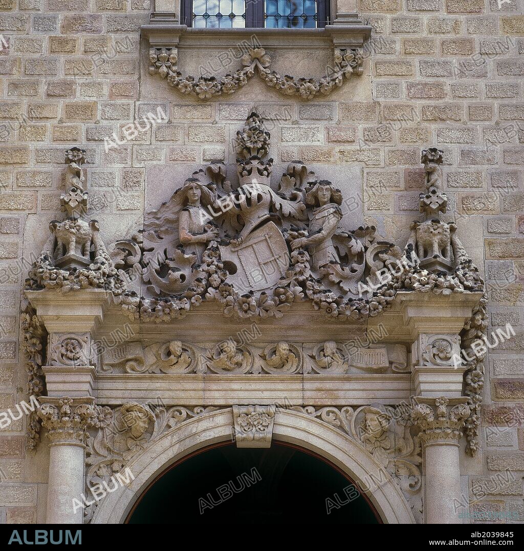 JOSEP PUIG I CADAFALCH. Casa Serra, on the shieldof the main doorwe see a saw, which in Catalan (Serra) signifies the name of the owner.