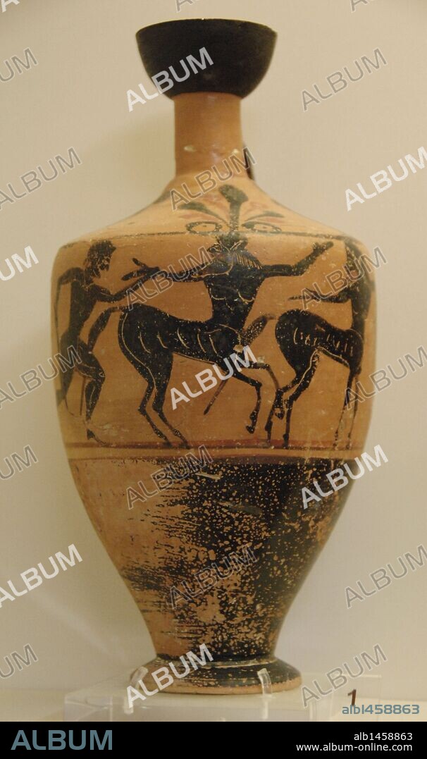 ARTE GRIEGO. GRECIA. LEKYTHOS de figuras negras decorado con escenas de CENTAUROMAQUIA. Datado entre finales del s. VI y primera mitad del s. V a. C. Museo Arqueológico de Olimpia. Provincia de Ilía. Región del Peloponeso. Grecia.