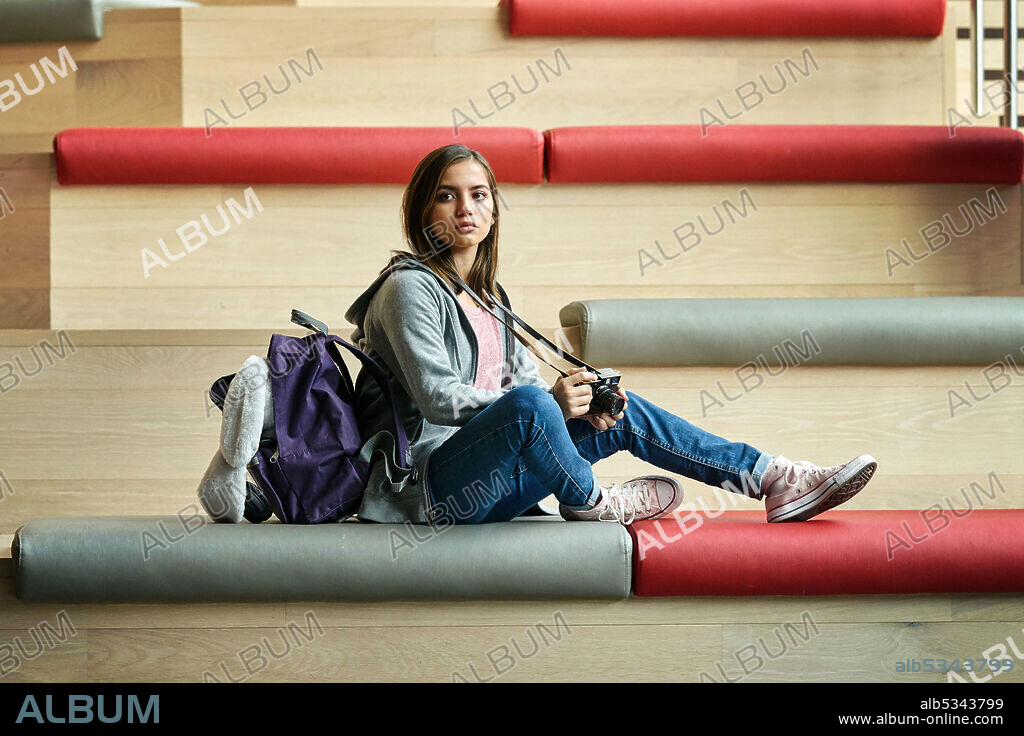 ISABELA MERCED en SWEET GIRL, 2021, dirigida por BRIAN ANDREW MENDOZA. Copyright ASAP Entertainment.