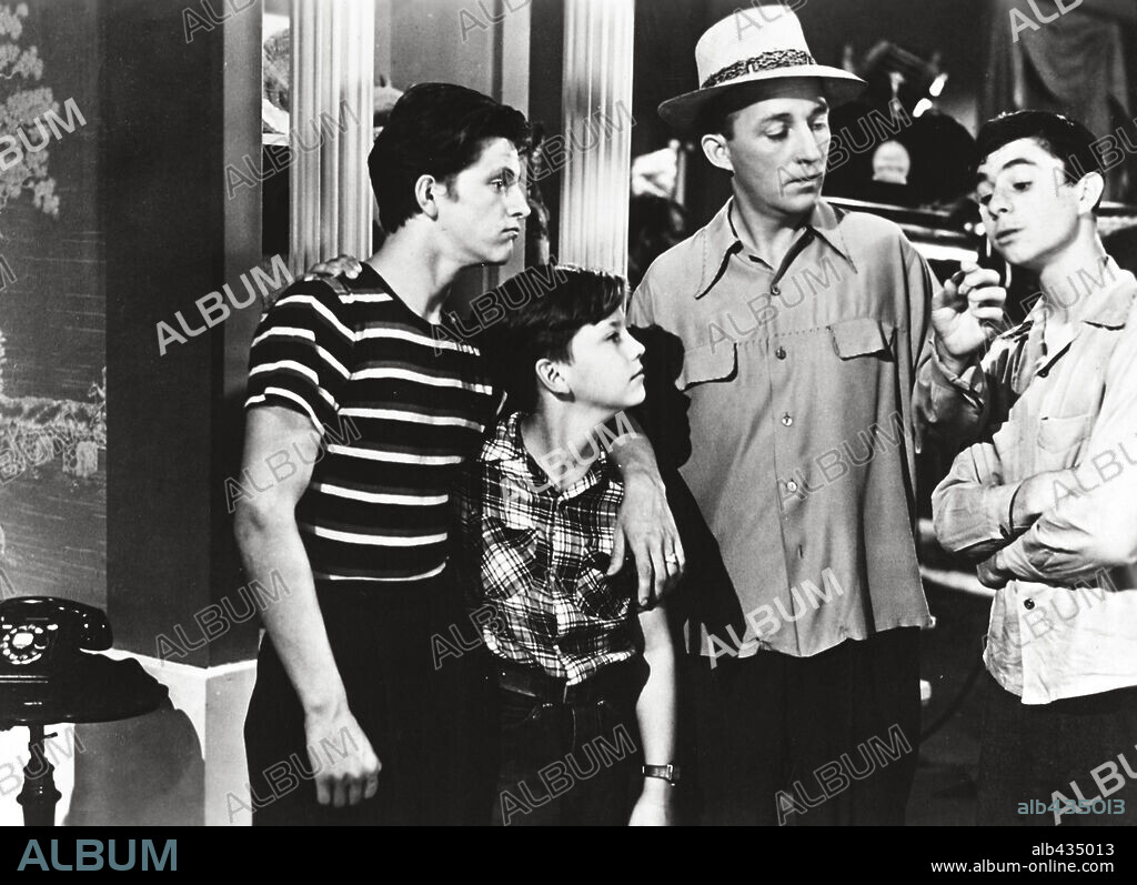 BING CROSBY in GOING MY WAY, 1944, directed by LEO MCCAREY. Copyright PARAMOUNT PICTURES.