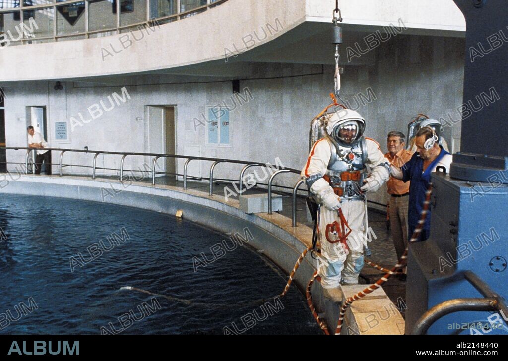 Soviet cosmonaut alexander viktorenko training in the hydro-laboratory of the gagarin training center for the soyuz tm-8 mission, 1988.