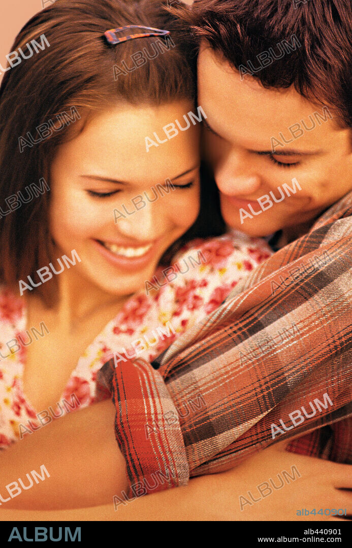 MANDY MOORE and SHANE WEST in A WALK TO REMEMBER, 2002, directed by ADAM SHANKMAN. Copyright WARNER BROTHERS.