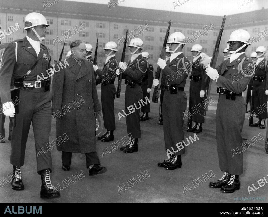 Bavarian Prime Minister Dr Hans Ehard (2nd from left) walking past an honor guard of the US Army on 9th November 1954 in Munich. During a presentation of the American forces almost all weapons, from pistole to nuclear weapons, were shown to the members of the Bavarian state government. 09/11/1954