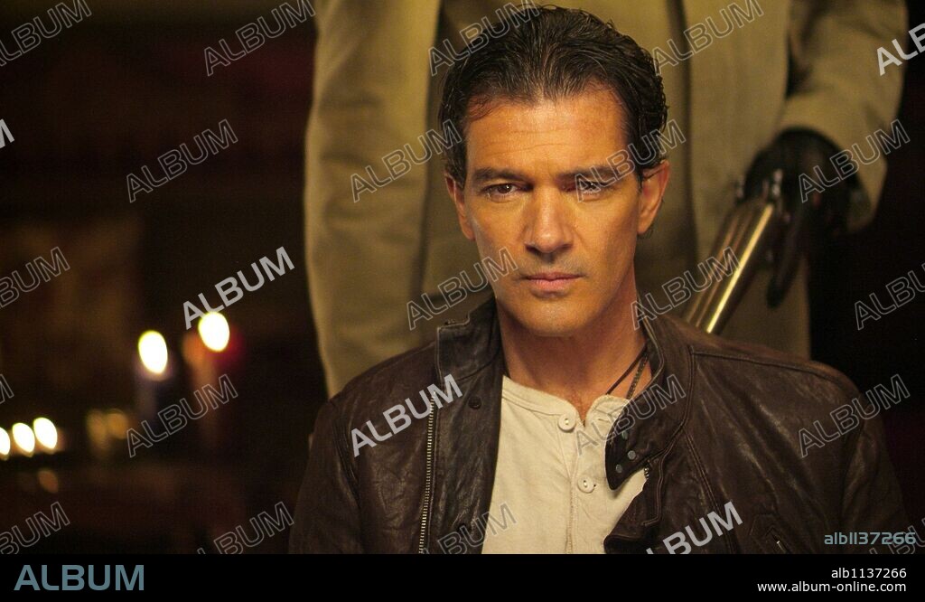 ANTONIO BANDERAS in THICK AS THIEVES, 2009, directed by MIMI LEDER. Copyright MILLENNIUM FILMS.