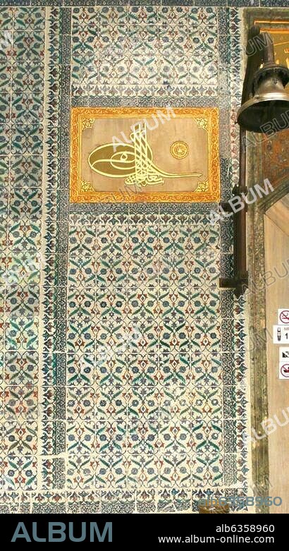 VIEWS INLAY WORK Topkapi Palace is built on Byzantine acropol situated in Sarayburnu which is the historical Istanbul peninsula; between Marmara sea, The Bosphorus and Golden Horn. Fatih Sultan Mehmet, (the Conqueror) in 1478 had the Topkapi Palace constructed to be the official residence of the Otoman Sultans and center of State.