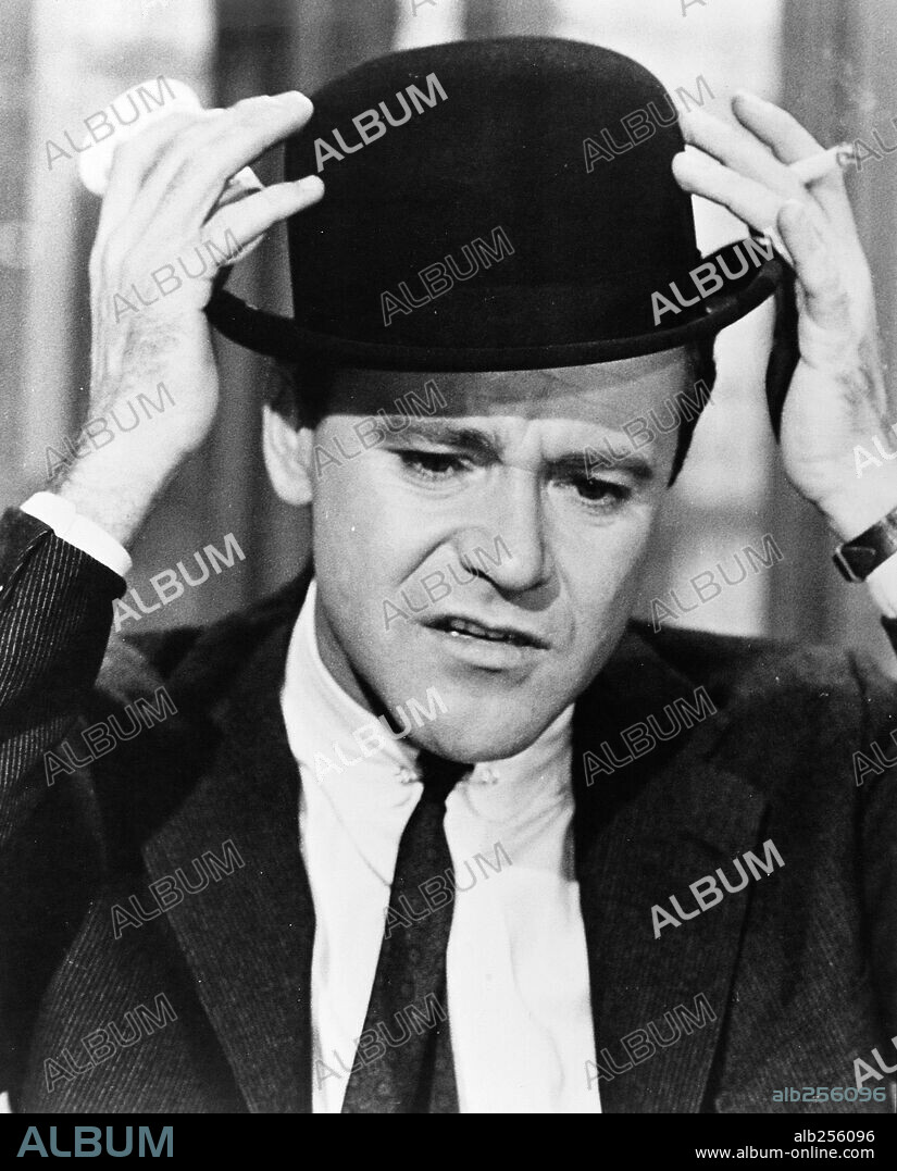 JACK LEMMON in THE APARTMENT, 1960, directed by BILLY WILDER. Copyright UNITED ARTISTS.