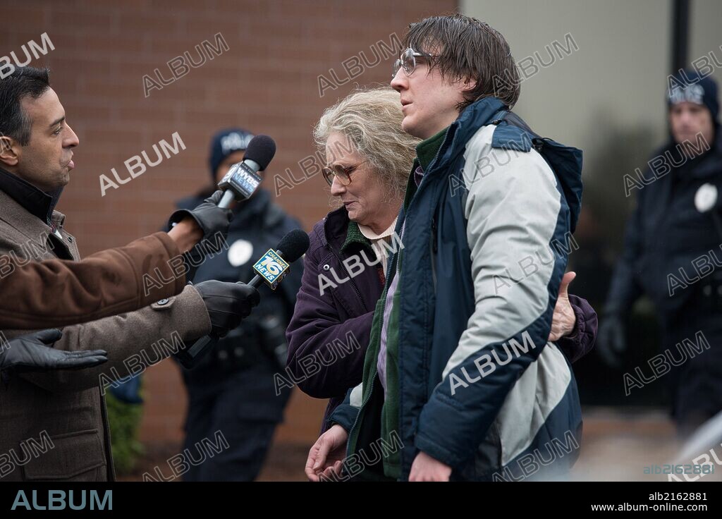 MELISSA LEO and PAUL DANO in PRISIONERS, 2013 (PRISONERS), directed by DENIS VILLENEUVE. Copyright ALCON ENTERTAIMENT / WEBB, WILSON.