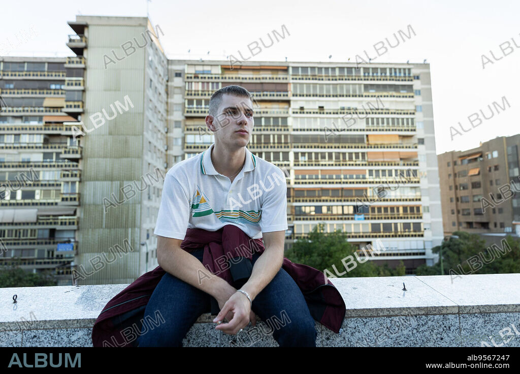 HUGO WELZEL en EL HIJO ZURDO, 2023, dirigida por PACO R. BAÑOS y RAFAEL COBOS. Copyright ATIPICA FILMS / MOVISTAR+.