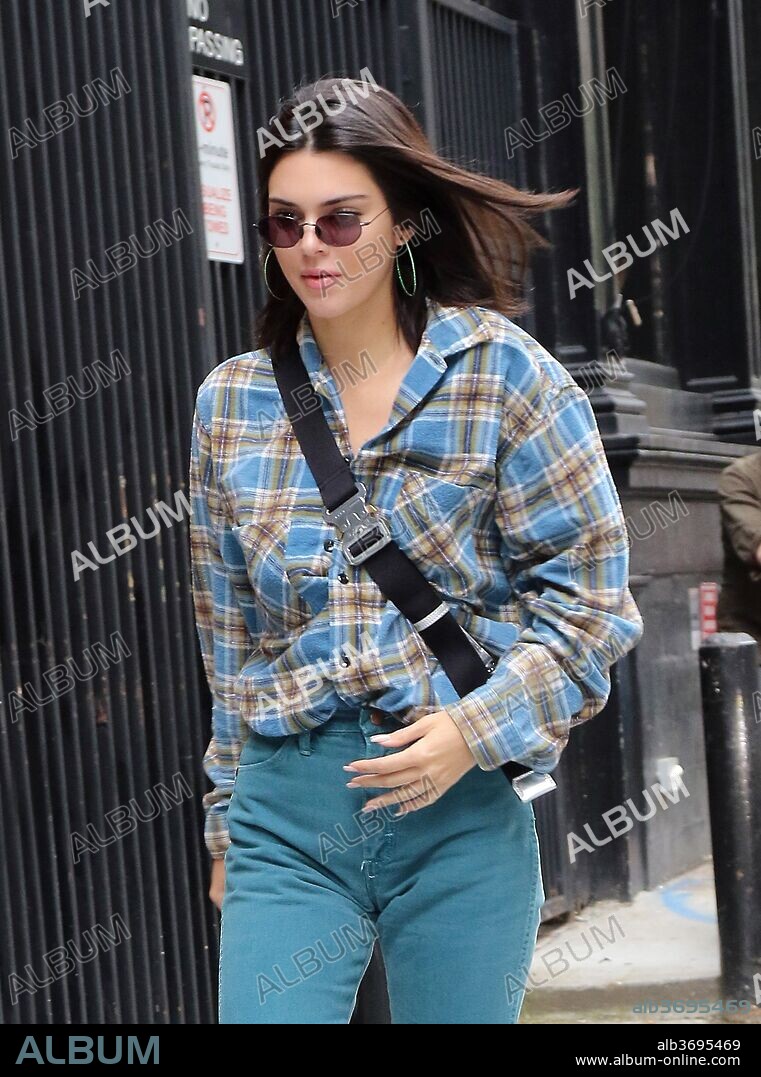 June 5, 2018 - New York, New York, United States - Kourtney Kardashian and Kendall Jenner go shopping in Greenwich Village on June 5 2018 in New York City. 05/06/2018